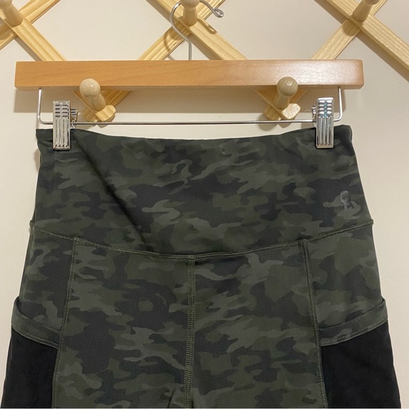 Good American Green Camo Leggings size Large - Picture 2 of 8